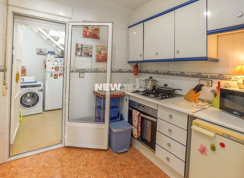 3 makuuhuone Paritalo myytävänä paikassa La Marina mukana uima-altaan - 185 000 € (Ref: 9778623)