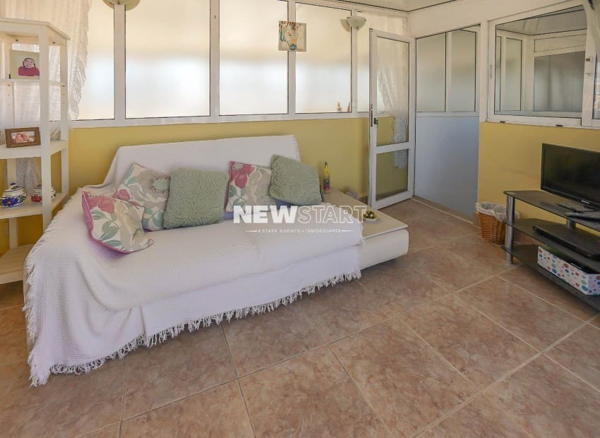 3 makuuhuone Paritalo myytävänä paikassa La Marina mukana uima-altaan - 185 000 € (Ref: 9778623)