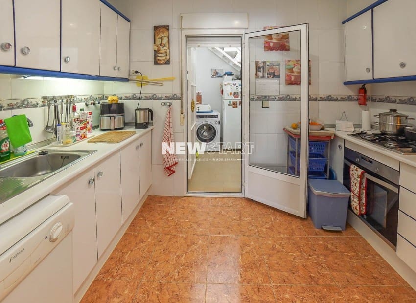 3 makuuhuone Paritalo myytävänä paikassa La Marina mukana uima-altaan - 185 000 € (Ref: 9778623)