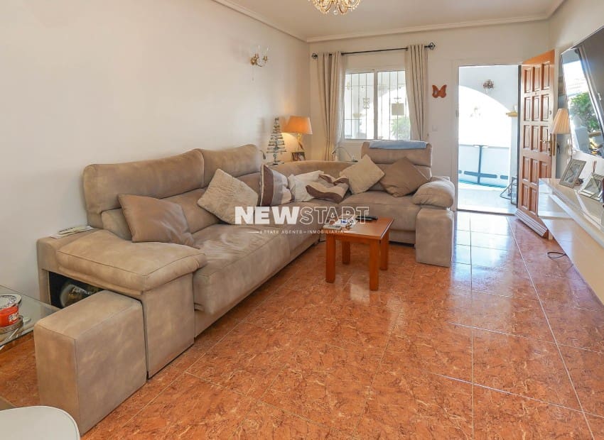 3 makuuhuone Paritalo myytävänä paikassa La Marina mukana uima-altaan - 185 000 € (Ref: 9778623)