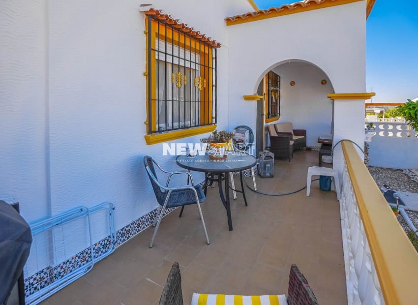 3 makuuhuone Paritalo myytävänä paikassa La Marina mukana uima-altaan - 185 000 € (Ref: 9778623)