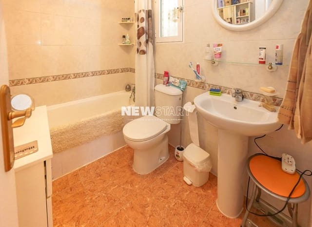 3 sypialnia Dom blizniak na sprzedaż w La Marina, Elche / Elx z basenem - 185 000 € (Ref: 9778623)