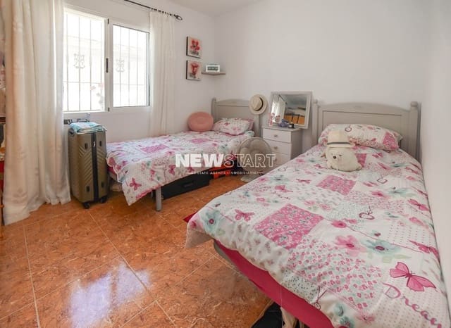 3 sypialnia Dom blizniak na sprzedaż w La Marina, Elche / Elx z basenem - 185 000 € (Ref: 9778623)