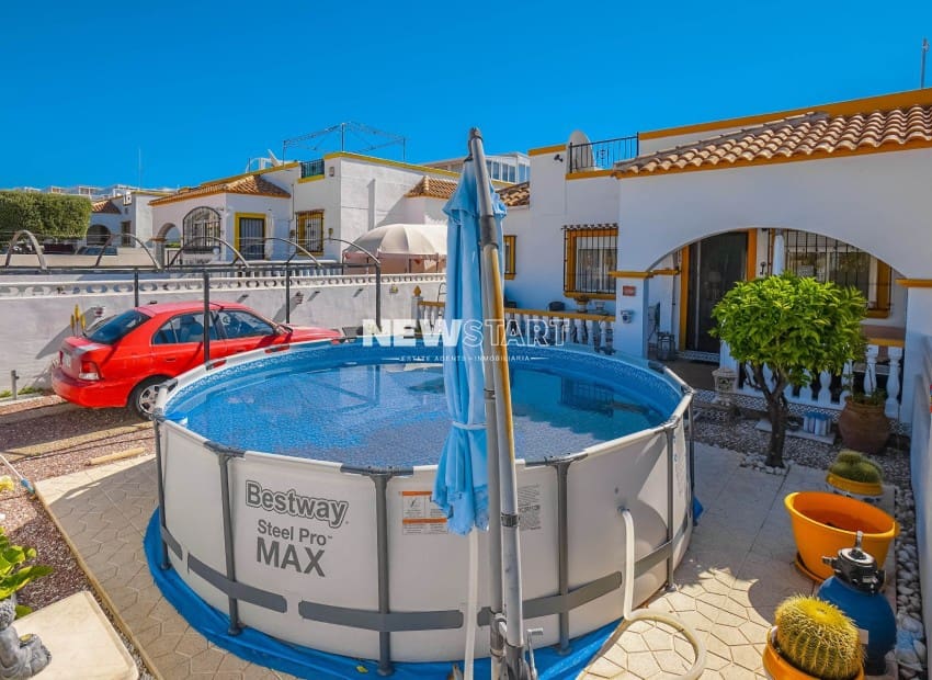 3 makuuhuone Paritalo myytävänä paikassa La Marina mukana uima-altaan - 185 000 € (Ref: 9778623)