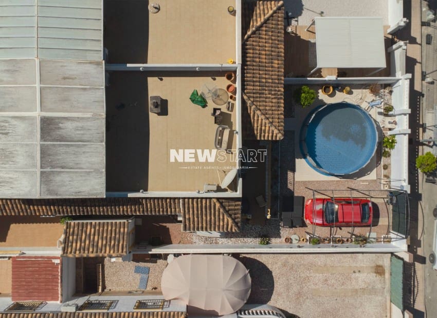 3 makuuhuone Paritalo myytävänä paikassa La Marina mukana uima-altaan - 185 000 € (Ref: 9778623)