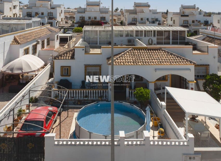 3 makuuhuone Paritalo myytävänä paikassa La Marina mukana uima-altaan - 185 000 € (Ref: 9778623)