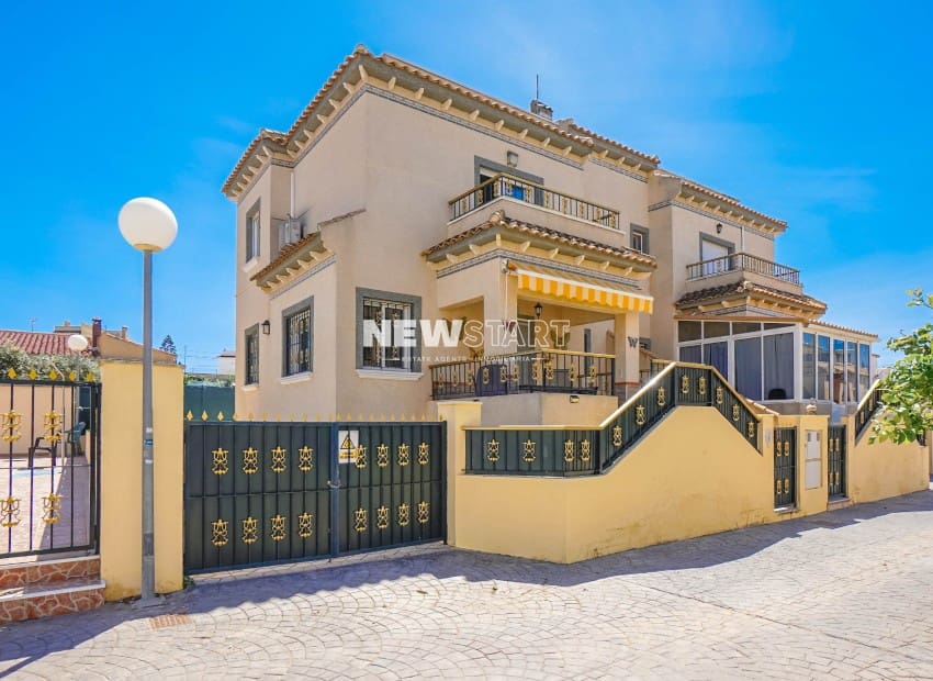 4 sovrum Semi-fristående Villa till salu i La Marina med pool garage - 199 950 € (Ref: 9787702)