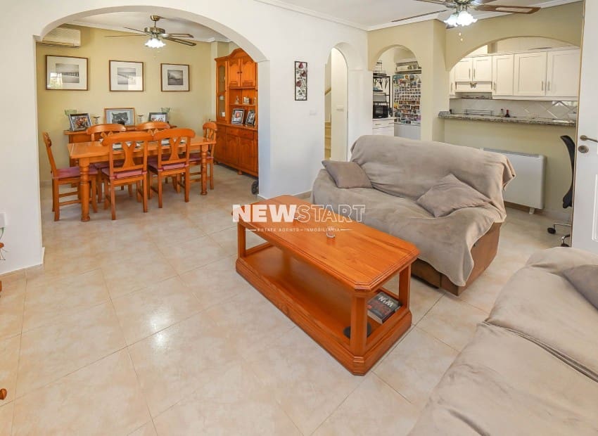 4 sovrum Semi-fristående Villa till salu i La Marina med pool garage - 199 950 € (Ref: 9787702)