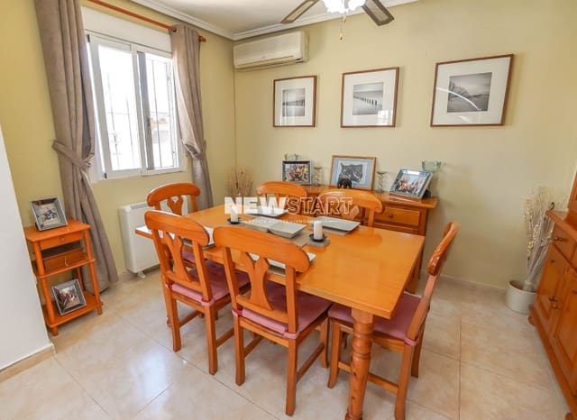 4 soverom Kjedet enebolig til salgs i La Marina, Elche / Elx med svømmebasseng garasje - € 199 950 (Ref: 9787702)