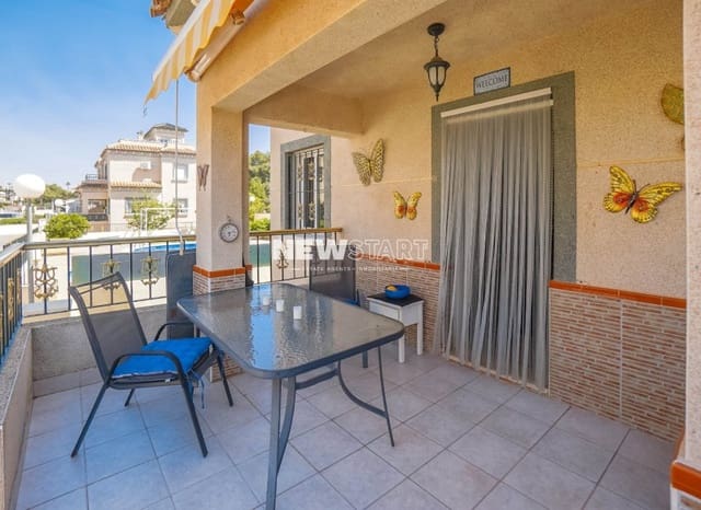 4 soverom Kjedet enebolig til salgs i La Marina, Elche / Elx med svømmebasseng garasje - € 199 950 (Ref: 9787702)