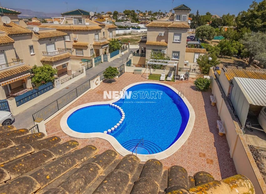 4 sovrum Semi-fristående Villa till salu i La Marina med pool garage - 199 950 € (Ref: 9787702)