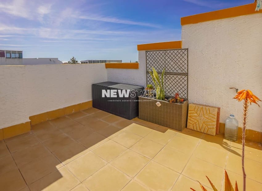 3 makuuhuone Paritalo myytävänä paikassa San Fulgencio mukana uima-altaan - 185 000 € (Ref: 9789757)