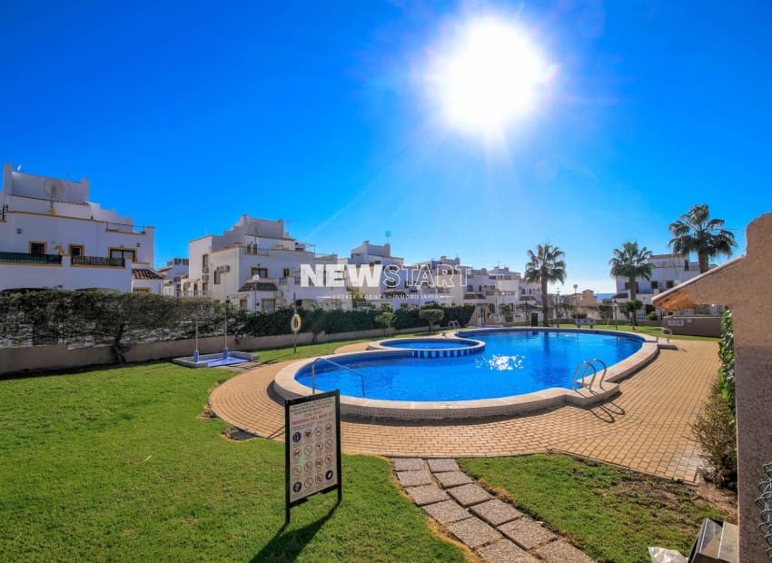 3 makuuhuone Paritalo myytävänä paikassa San Fulgencio mukana uima-altaan - 185 000 € (Ref: 9789757)