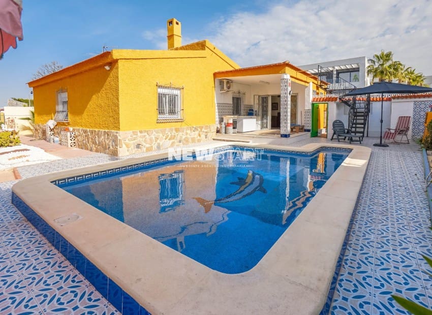 2 Zimmer Villa zu verkaufen in San Fulgencio mit Pool - 349.000 € (Ref: 9801464)