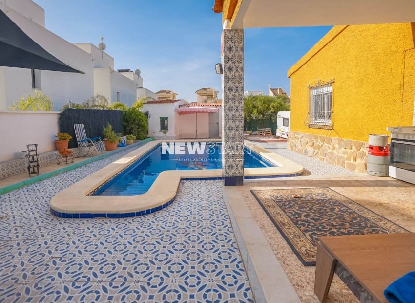 2 Zimmer Villa zu verkaufen in San Fulgencio mit Pool - 349.000 € (Ref: 9801464)