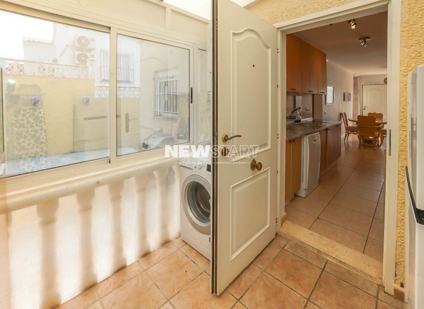 3 bedroom Villa for sale in La Marina with garage - € 200,000 (Ref: 9809797)