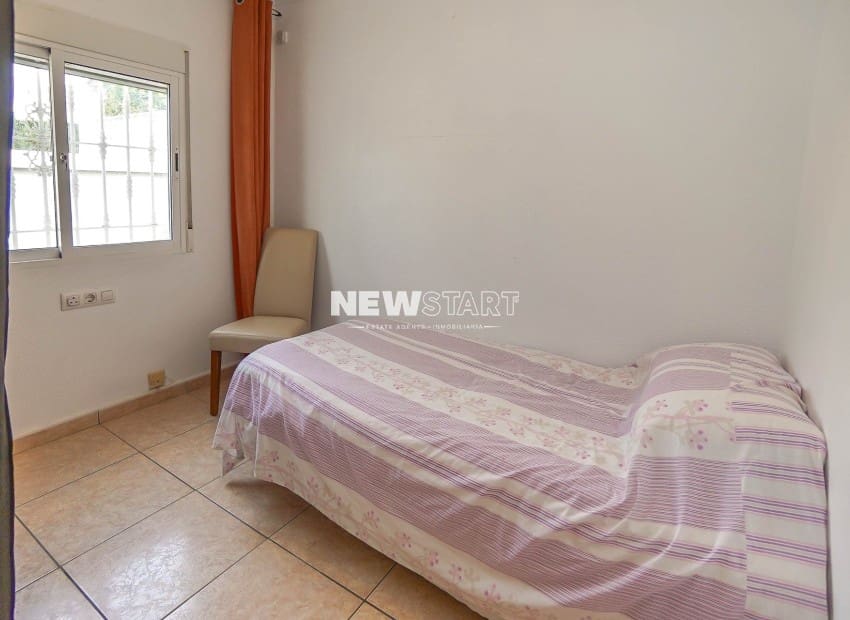 3 bedroom Villa for sale in La Marina with garage - € 200,000 (Ref: 9809797)
