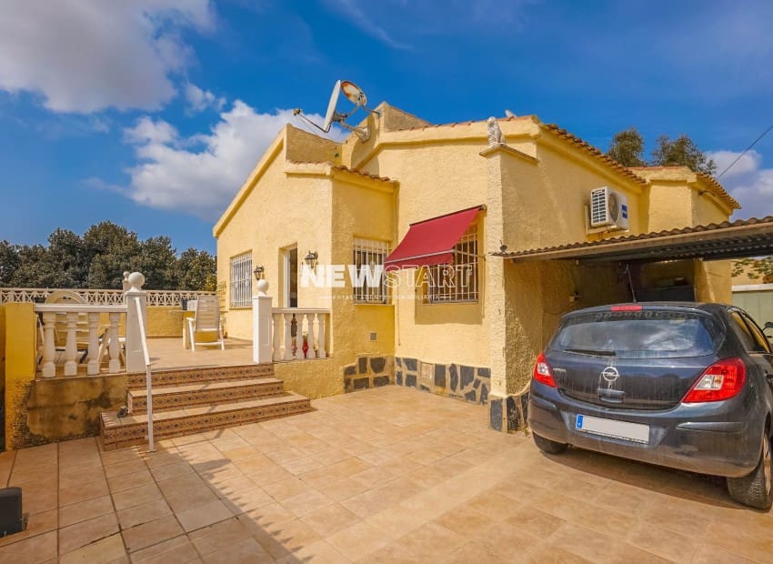 3 bedroom Villa for sale in La Marina with garage - € 200,000 (Ref: 9809797)