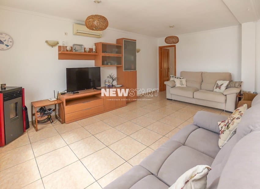 3 bedroom Villa for sale in La Marina with garage - € 200,000 (Ref: 9809797)