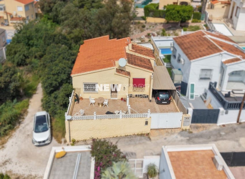 3 bedroom Villa for sale in La Marina with garage - € 200,000 (Ref: 9809797)