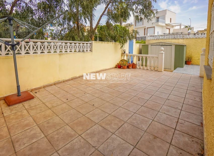 3 bedroom Villa for sale in La Marina with garage - € 200,000 (Ref: 9809797)