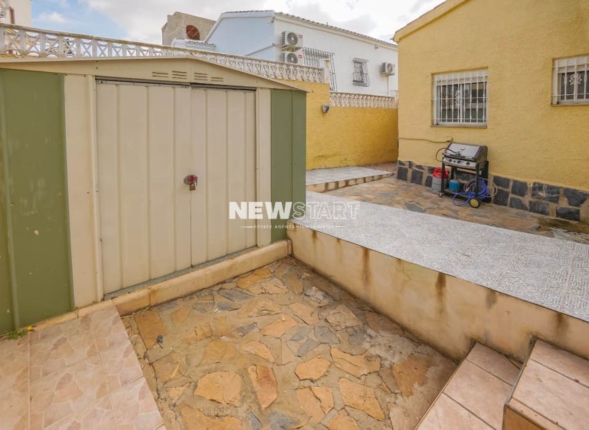 3 bedroom Villa for sale in La Marina with garage - € 200,000 (Ref: 9809797)