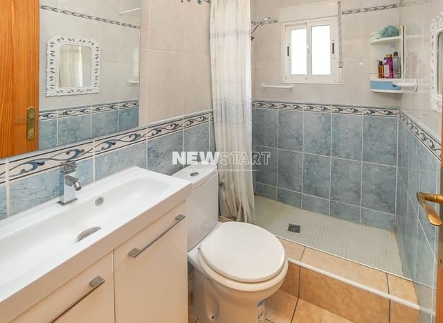 3 bedroom Villa for sale in La Marina, Elche / Elx with garage - € 200,000 (Ref: 9809797)