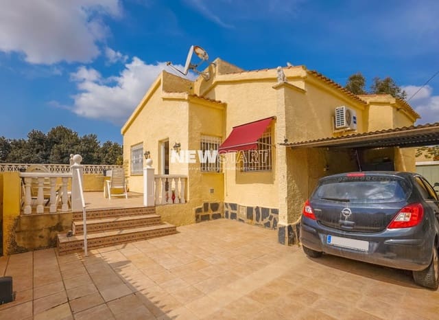 3 bedroom Villa for sale in La Marina, Elche / Elx with garage - € 200,000 (Ref: 9809797)