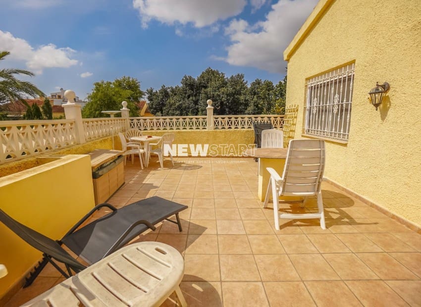 3 bedroom Villa for sale in La Marina with garage - € 200,000 (Ref: 9809797)