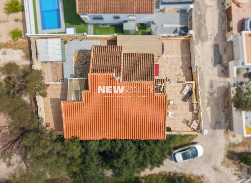 3 bedroom Villa for sale in La Marina with garage - € 200,000 (Ref: 9809797)