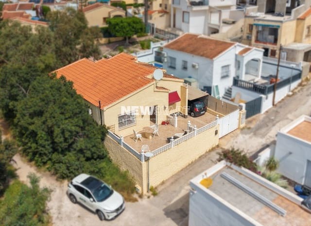 3 bedroom Villa for sale in La Marina, Elche / Elx with garage - € 200,000 (Ref: 9809797)