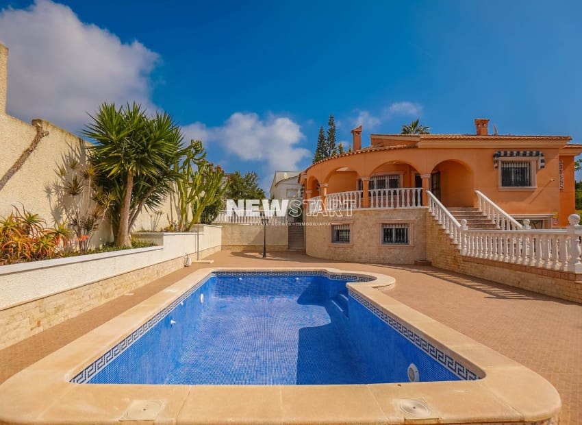 3 soveværelse Villa til salg i San Fulgencio med swimmingpool - € 495.000 (Ref: 9815019)
