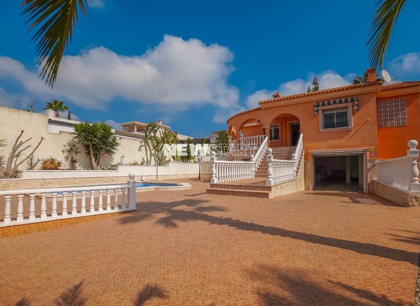 3 soveværelse Villa til salg i San Fulgencio med swimmingpool - € 495.000 (Ref: 9815019)