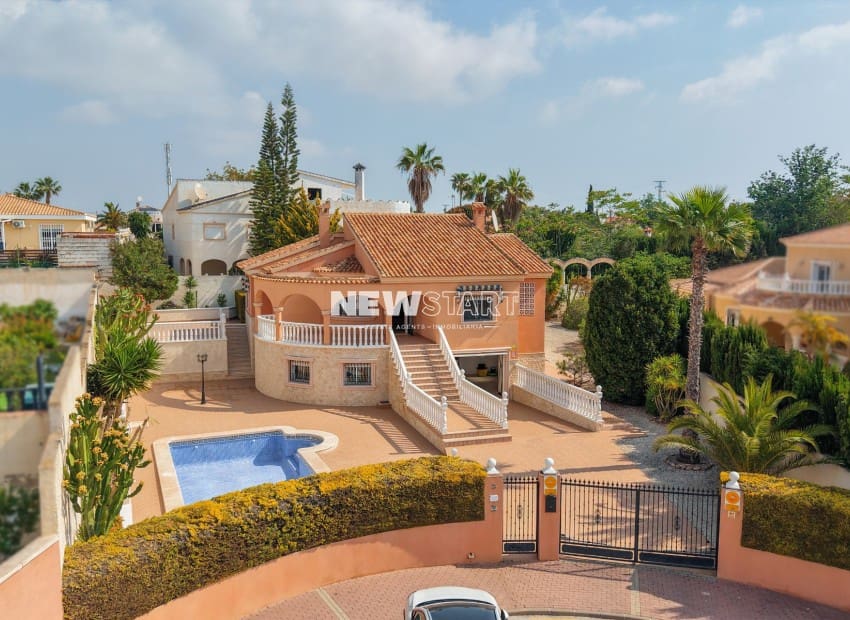 3 soveværelse Villa til salg i San Fulgencio med swimmingpool - € 495.000 (Ref: 9815019)