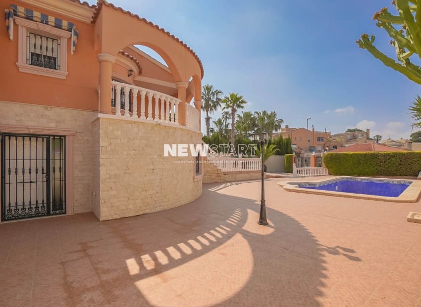 3 soveværelse Villa til salg i San Fulgencio med swimmingpool - € 495.000 (Ref: 9815019)