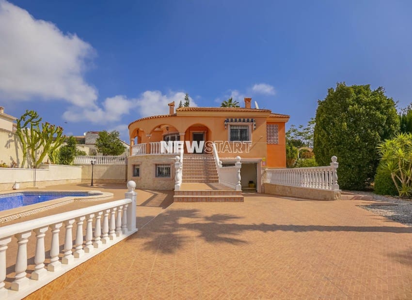 3 soveværelse Villa til salg i San Fulgencio med swimmingpool - € 495.000 (Ref: 9815019)