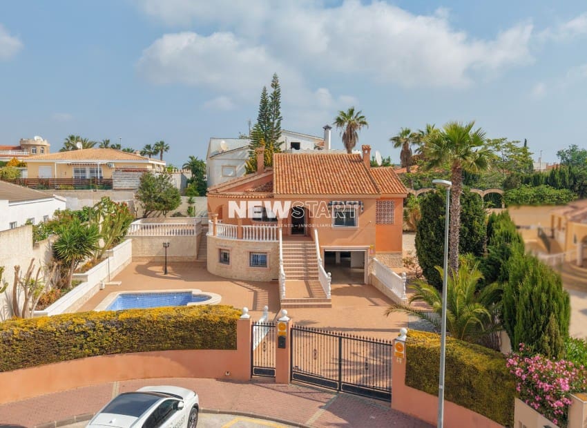 3 soveværelse Villa til salg i San Fulgencio med swimmingpool - € 495.000 (Ref: 9815019)