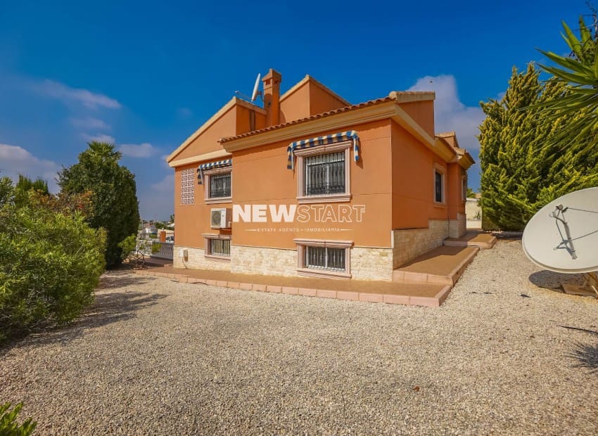 3 soveværelse Villa til salg i San Fulgencio med swimmingpool - € 495.000 (Ref: 9815019)