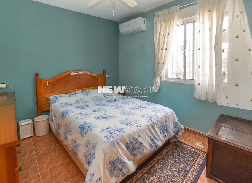 2 bedroom Semi-detached Villa for sale in La Marina with pool - € 173,500 (Ref: 9815020)