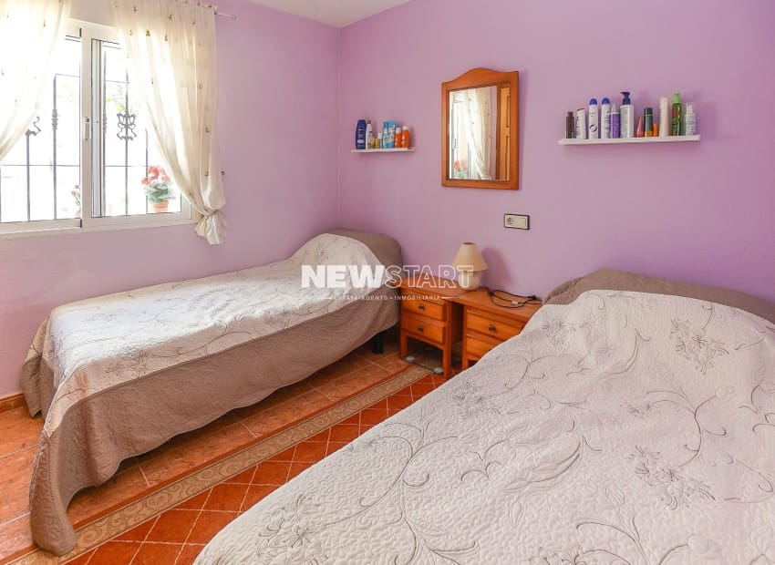 2 bedroom Semi-detached Villa for sale in La Marina with pool - € 173,500 (Ref: 9815020)