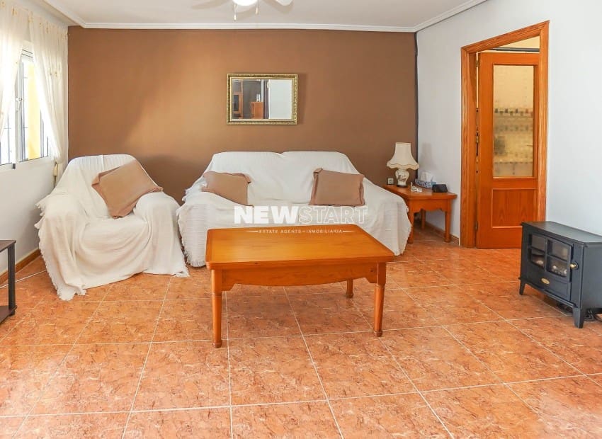 2 bedroom Semi-detached Villa for sale in La Marina with pool - € 173,500 (Ref: 9815020)