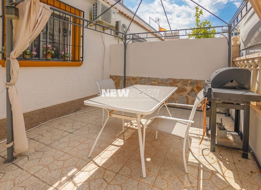 2 bedroom Semi-detached Villa for sale in La Marina with pool - € 173,500 (Ref: 9815020)