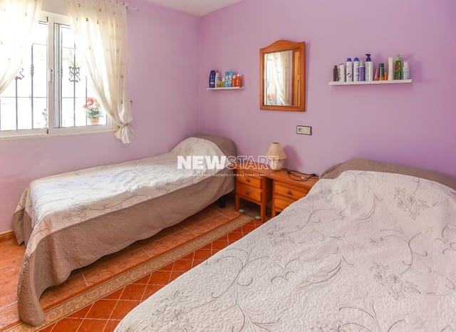 2 bedroom Semi-detached Villa for sale in La Marina, Elche / Elx with pool - € 173,500 (Ref: 9815020)