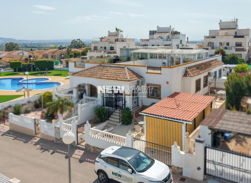 2 bedroom Semi-detached Villa for sale in La Marina with pool - € 173,500 (Ref: 9815020)