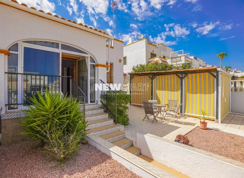 2 bedroom Semi-detached Villa for sale in La Marina with pool - € 173,500 (Ref: 9815020)