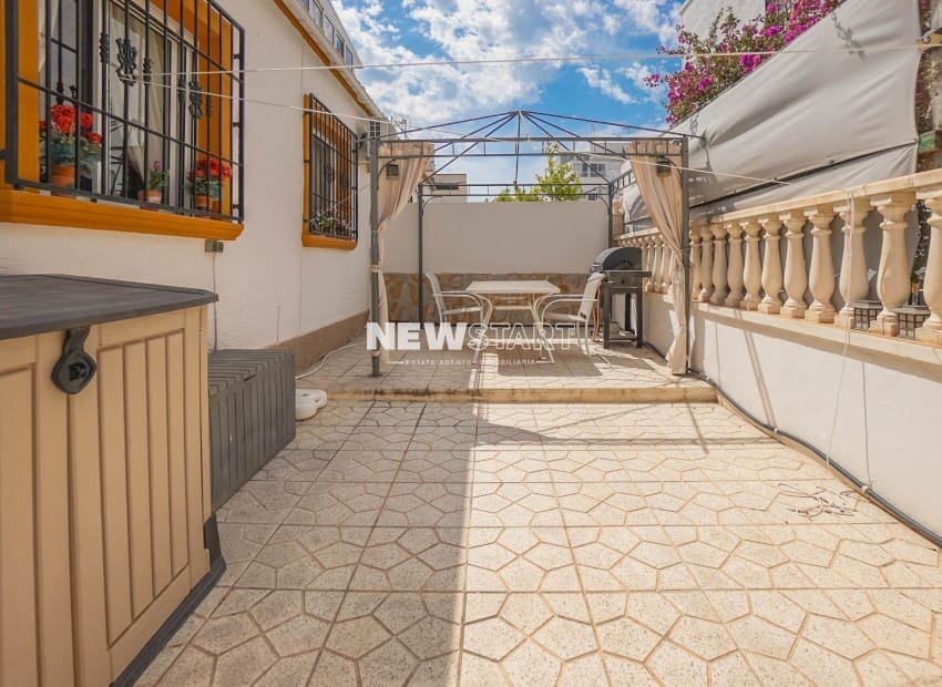2 bedroom Semi-detached Villa for sale in La Marina with pool - € 173,500 (Ref: 9815020)