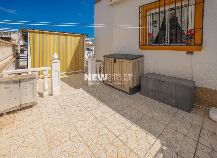 2 bedroom Semi-detached Villa for sale in La Marina with pool - € 173,500 (Ref: 9815020)