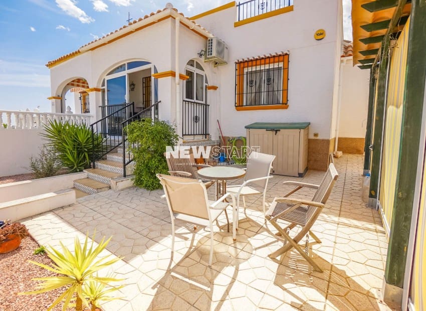 2 bedroom Semi-detached Villa for sale in La Marina with pool - € 173,500 (Ref: 9815020)