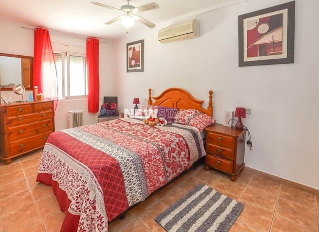 2 camera da letto Villa in vendita in La Marina, Elche / Elx con piscina garage - 180.000 € (Rif: 9815115)