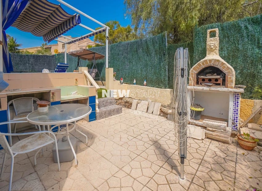 2 soveværelse Villa til salg i La Marina med swimmingpool garage - € 185.000 (Ref: 9815115)